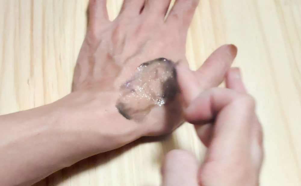 オルビスミスターのクレンザーをなじませた