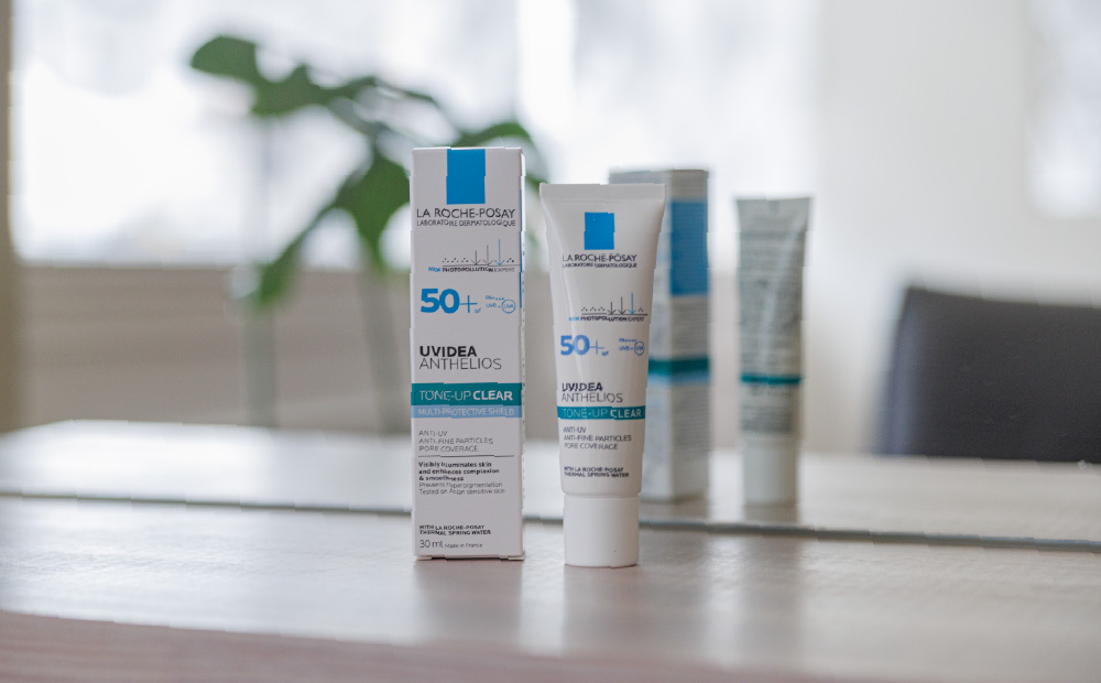 ラロッシュポゼの日焼け止めの本体と外箱