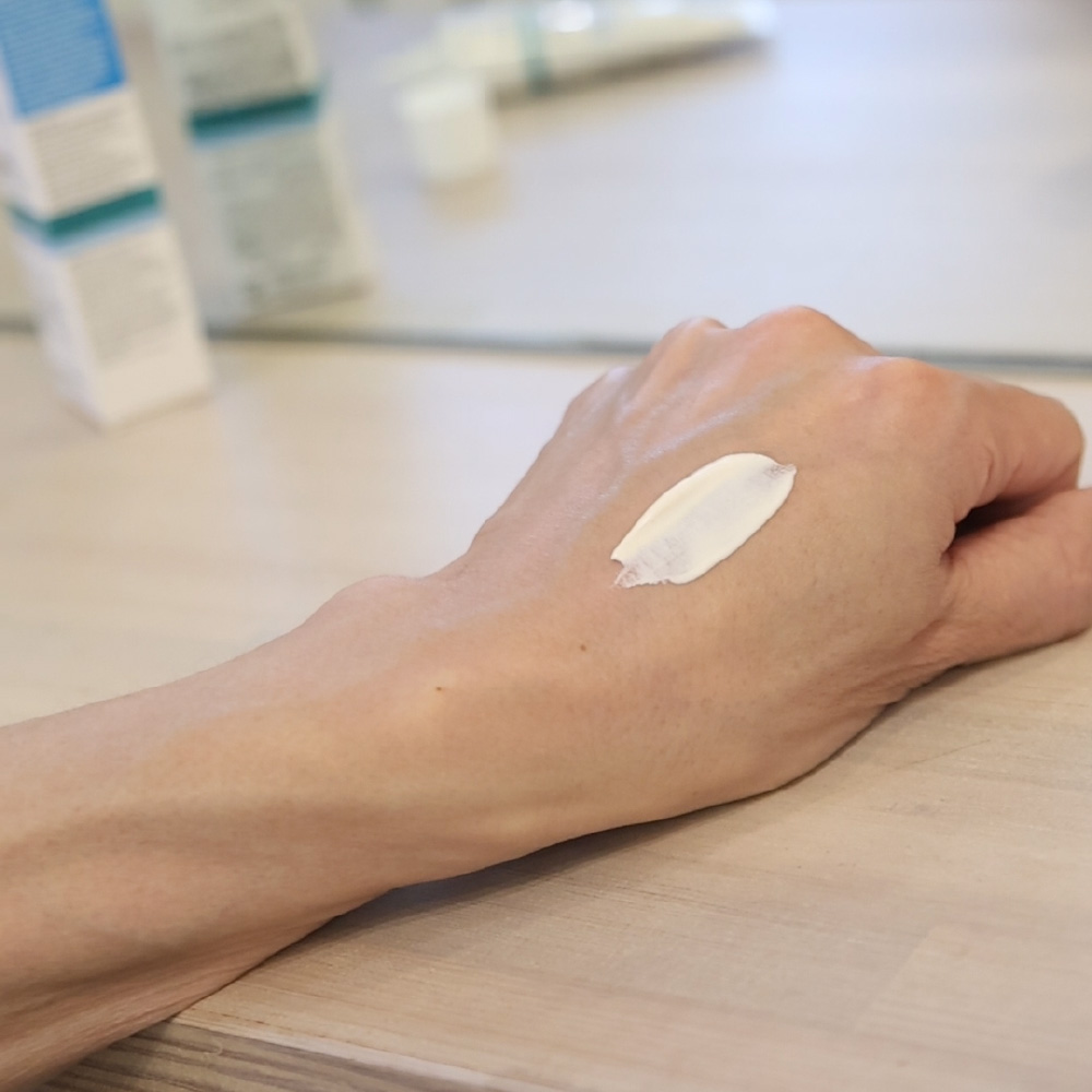 ラロッシュポゼの日焼け止めを男が塗ってみた_02